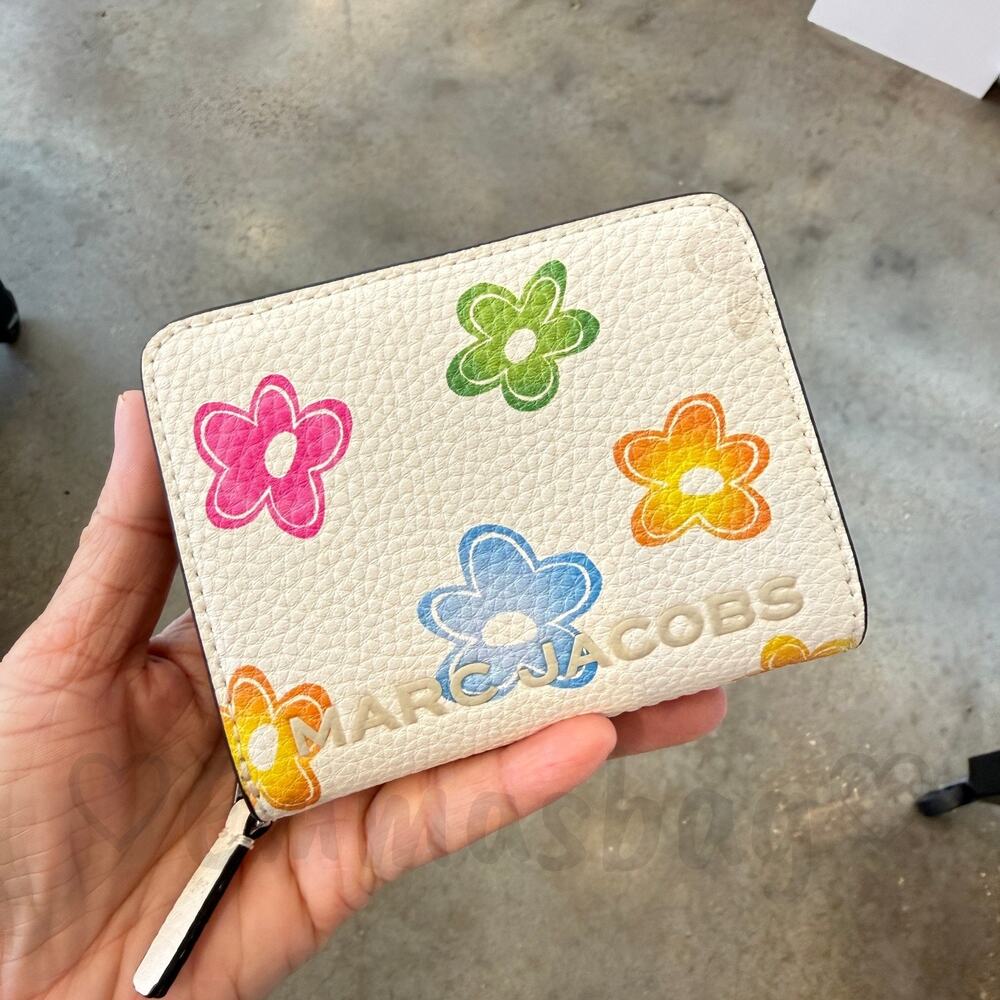 Marc Jacobs 4P6SMP302S01 Mini Compact Wallet $198 White Multi Flower Print